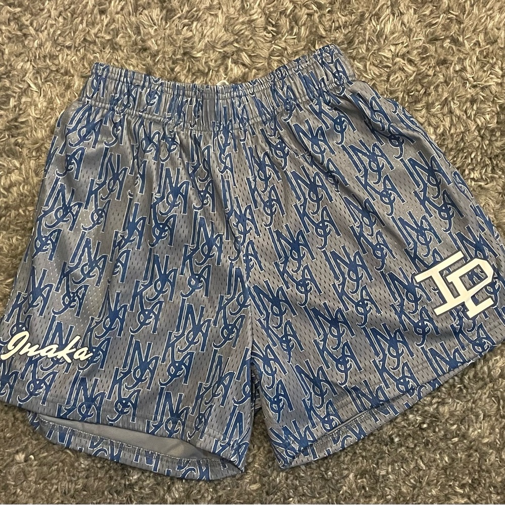 Inaka Power monochrome shorts - Season 11